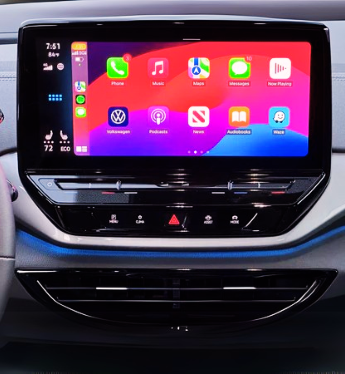 Écran CarPlay installé dans un tableau de bord par AZM Custom